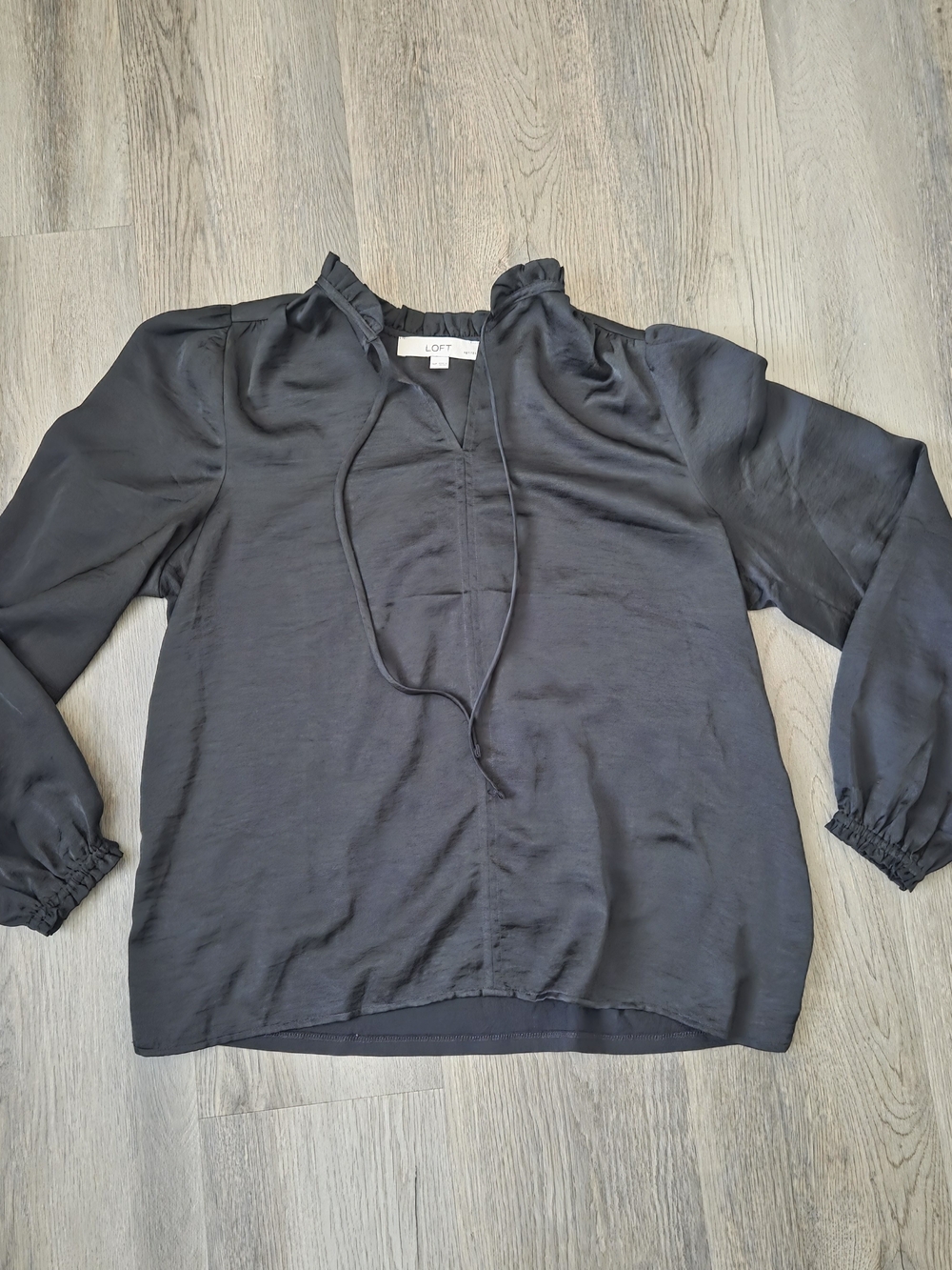 Loft Petites V Neck Blouse Long Sleeve Chiffon Ruffles Chic Feminine Office MP